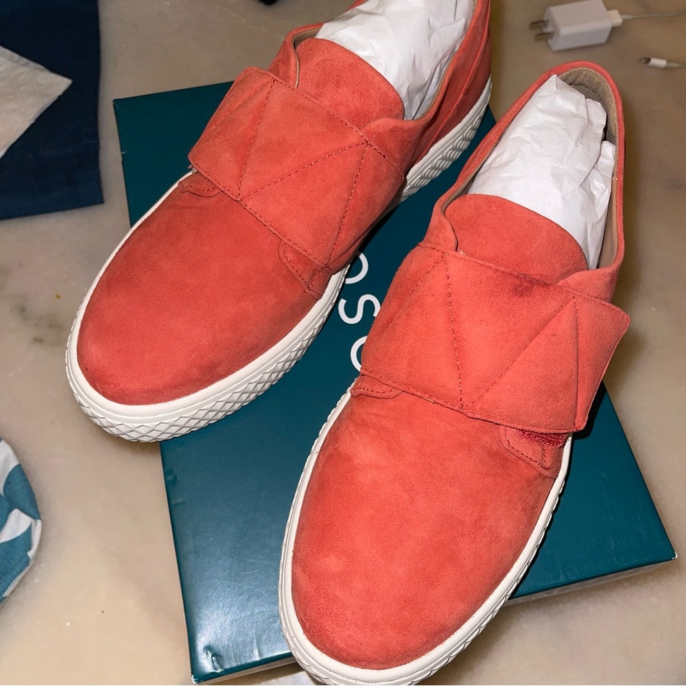 Aerosoles slip on sneakers